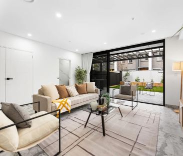 Brand-New Four-Bedroom Townhouse in Prime Location - Photo 2