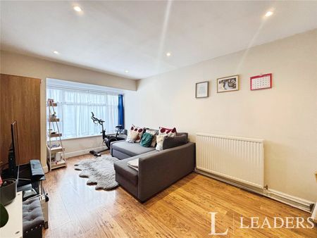 2 bedroom property to rent The Hides, Harlow, CM20 - Photo 2