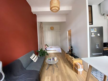 CHARMANT STUDIO LUMINEUX EN CV HISTORIQUE D'AIX-EN-PROVENCE - Photo 2