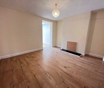 2 bed Terraced for rent - Photo 5