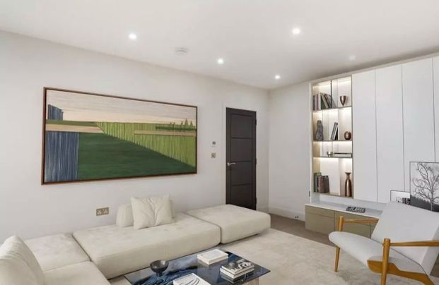 3 Bed Flat, Courtfield Gardens, SW5 - Photo 1