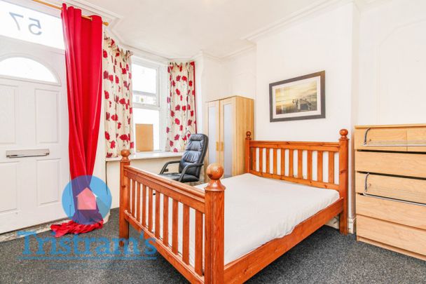 4 bed Mid Terraced House for Rent - Photo 1