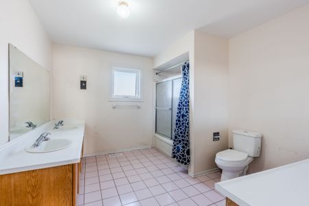 For Lease - 8 Dingwall Court, Brampton, Ontario - Photo 4