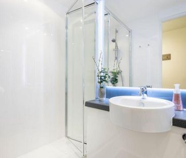 1 bedroom in a flat share to rent - Photo 6