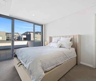 Penthouse-Style Apartment Minutes' To Trains - Photo 5