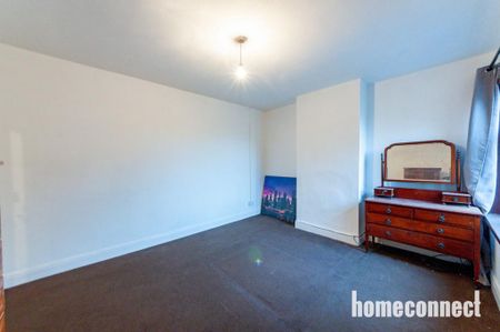 3 bedroom flat to rent - Photo 4