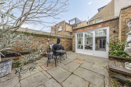 3 bedroom semi-detached house to rent - Photo 4