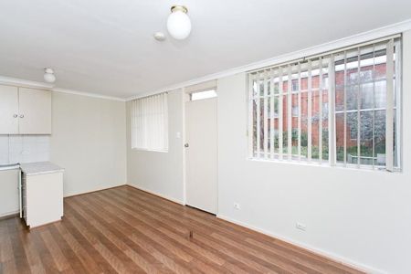 2/9 Charles Street, Queanbeyan - Photo 3