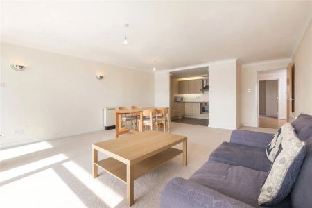 2 bedroom flat in 2 Arnhem Place - Photo 5