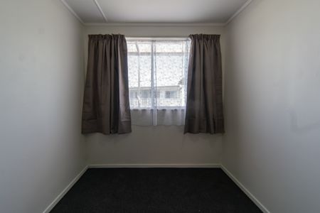 Freshly Updated Three Bedroom - Photo 3