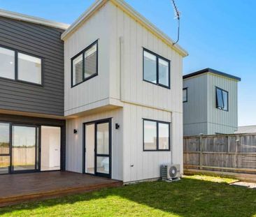 Dream Home In Karaka Lakeside - Photo 1