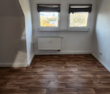 kleine, gemütliche Dachgeschoßwohnung gewünscht? - Foto 1