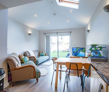 Premium five bedroom property on Coburn Street - Photo 5