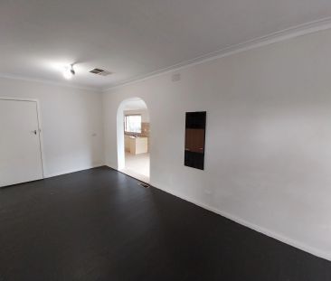 Original Brick Veneer Home! - Photo 3