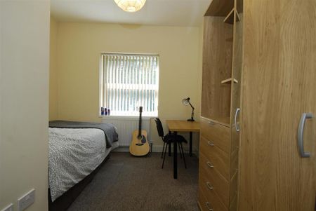 4 bedroom flat to rent - Photo 4