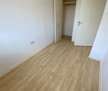 £1,000 PCM, Two Bedroom House with Off-Road Parking and Large Enclo... - Photo 1