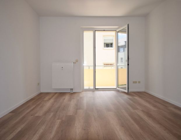 Laminat • Balkon mit Sonne • 2-Raum • Tageslichtbad mit Wanne • ruhige Lage • jetzt Termin machen! - Photo 1