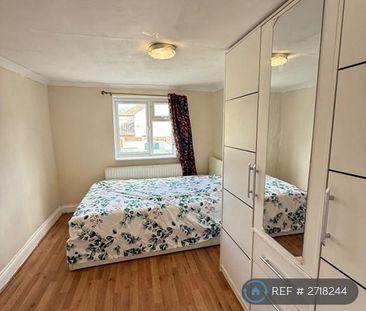 4 bedroom semi-detached house to rent - Photo 6