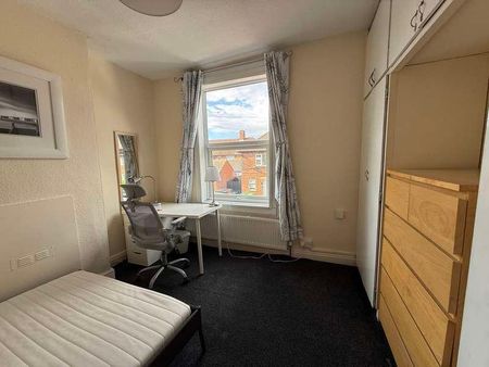 Claude St // Bed Student House // Bath, NG7 - Photo 3