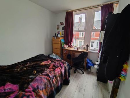 6 bedroom terraced house to rent - Photo 4
