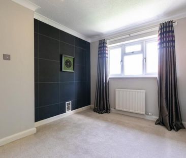 4 bedroom detached house to rent - Photo 4