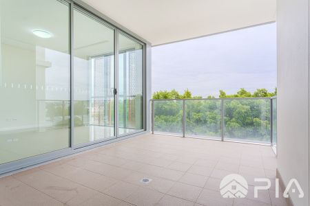 Luxury 2 Bedroom + Study Apartment with Stunning Views! - Photo 4