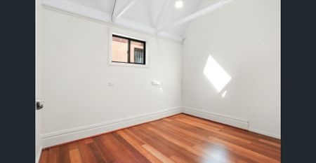 Luxurious Living in the Heart of the City - Newly Renovated 4 Bedroom Terrace - Photo 2
