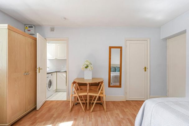 Studio to rent - Photo 1