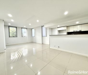 Spacious 1 Bedroom Apartment - Photo 3