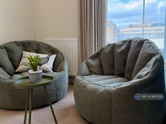 1 bedroom in a house share to rent - Photo 1