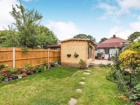 3 bedroom semi-detached house to rent - Photo 4