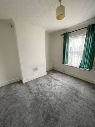 4 Bed Terraced House, Clark St, BS5 - Photo 1