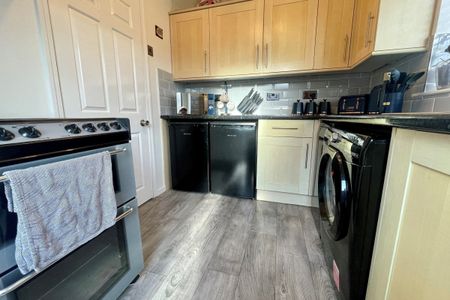 Daisy Hill Avenue - Photo 3