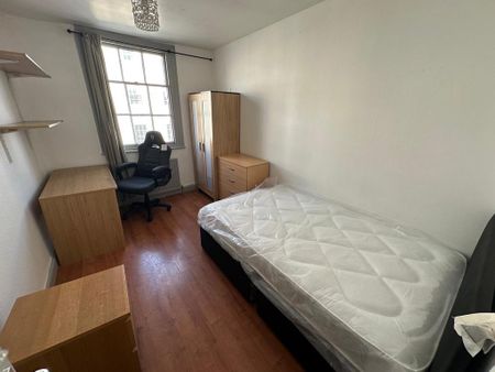 5 bedroom flat to rent - Photo 3