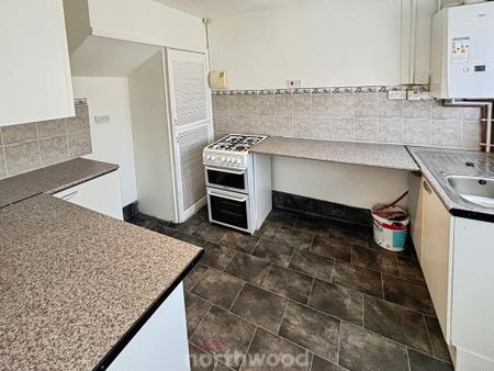 3 bedroom semi-detached house to rent - Photo 5