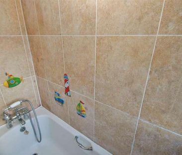 South Hayes, UB3 - Photo 3