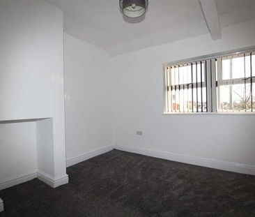 Town Gate, Wyke, Bradford, BD12 - Photo 2