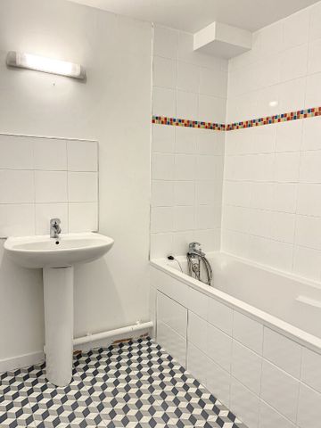Appartement à louer - REIMS- GARE / CENTRE - Photo 2
