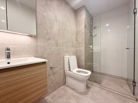 Modern Apartment Located In Ideal Location - Photo 5