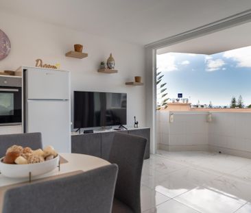 Beautiful, modern corner apartment in top floor - Photo 1