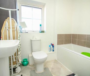 3 bedroom detached house to rent - Photo 4