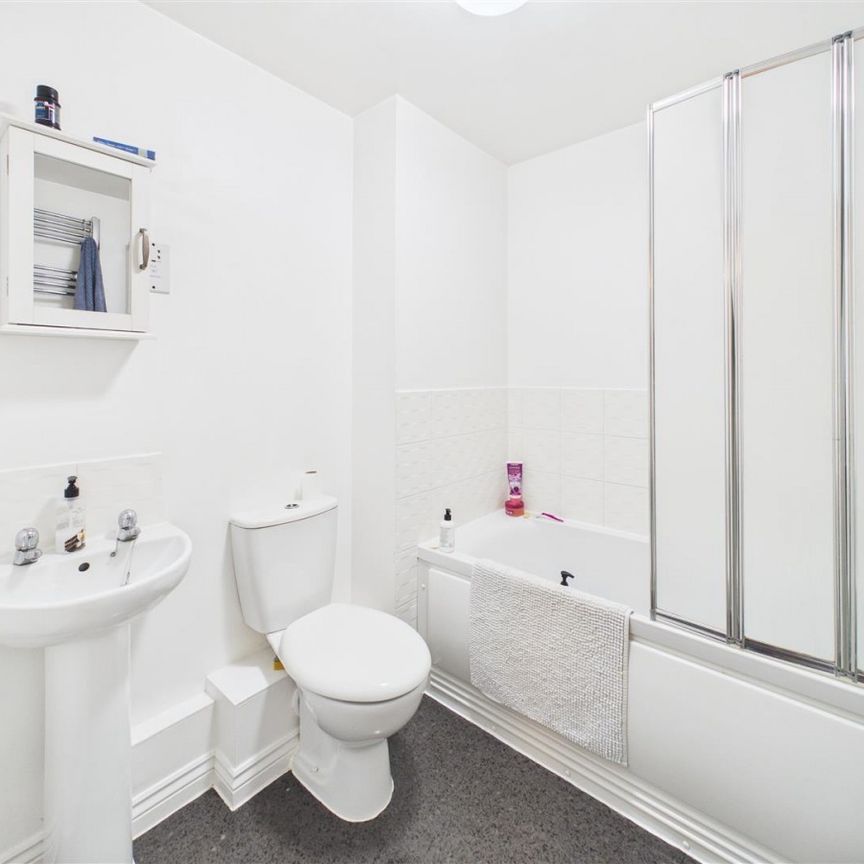 2 bedroom Flat to rent - Photo 1