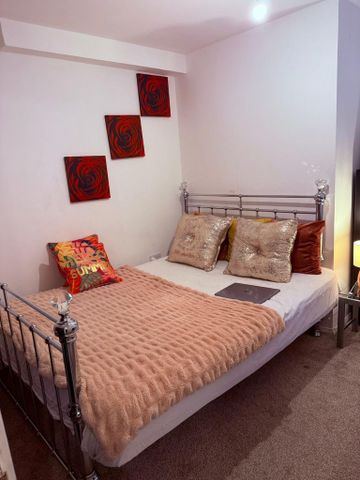 1 bedroom in a house share to rent - Photo 3