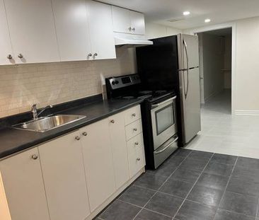 1 Bedroom Basement Apartment in Downtown Toronto - All Inclusive - Photo 1