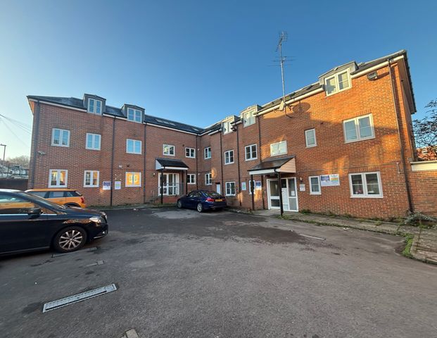 Curtis Street, Swindon - Photo 1