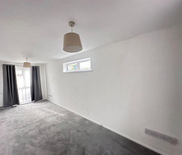 4 bedroom semi-detached house to rent - Photo 3