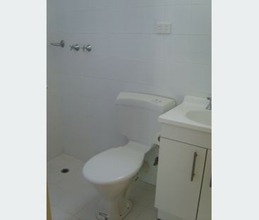 WELL LOCATED DOWNSTAIRS APARTMENT - Photo 3