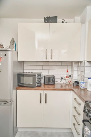 5 Pegwell House Room 2 - Photo 4