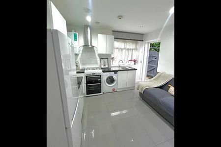 Studio Flat, Sylvia Gardens, HA9 - Photo 3