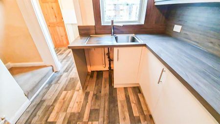 2 bedroom terraced house to rent - Photo 5